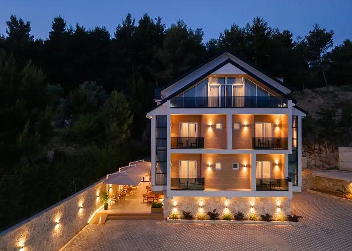 Forest Park - Nature And Calm At Kruja's Gate Hotel 4*